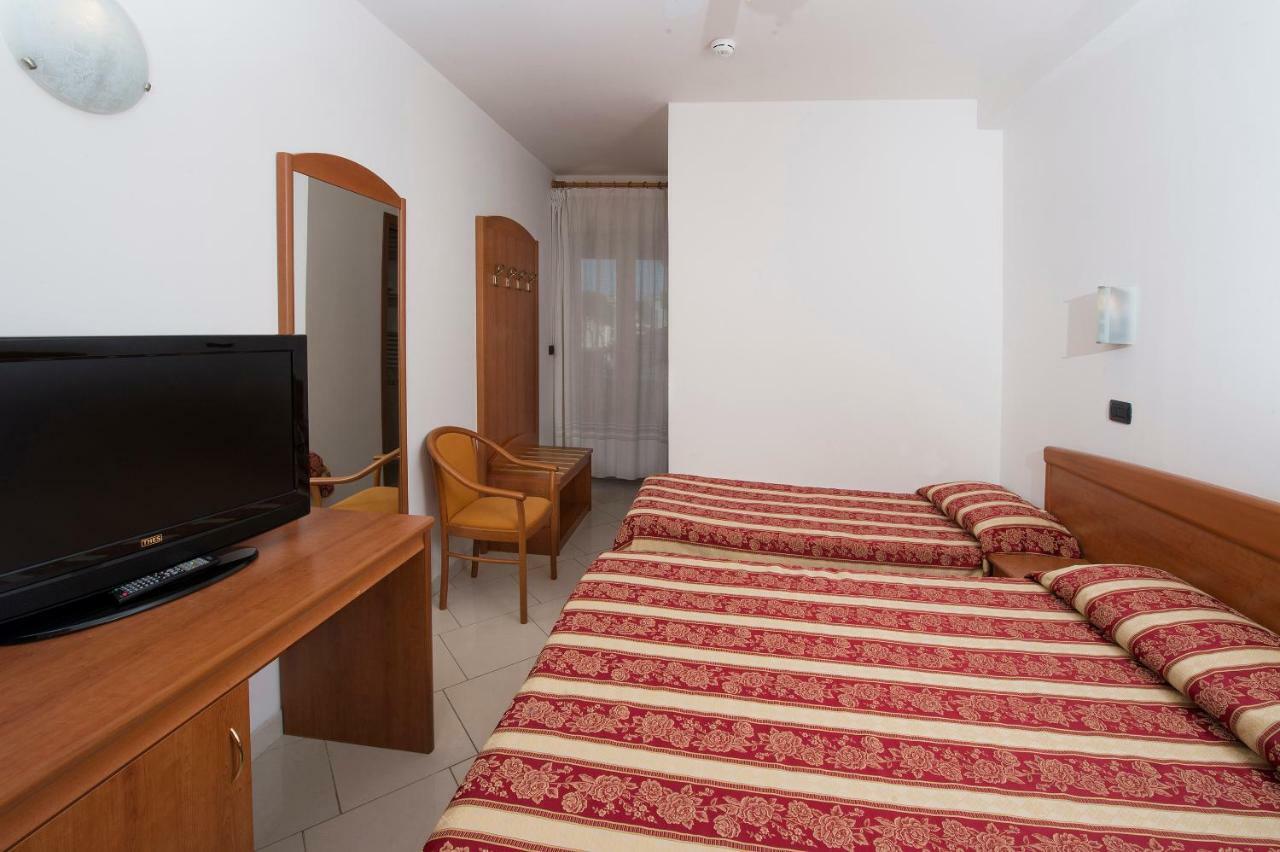 Hotel Villa Linda - Family Hotel - Nuova Costruzione Antisismica Riccione Exterior photo